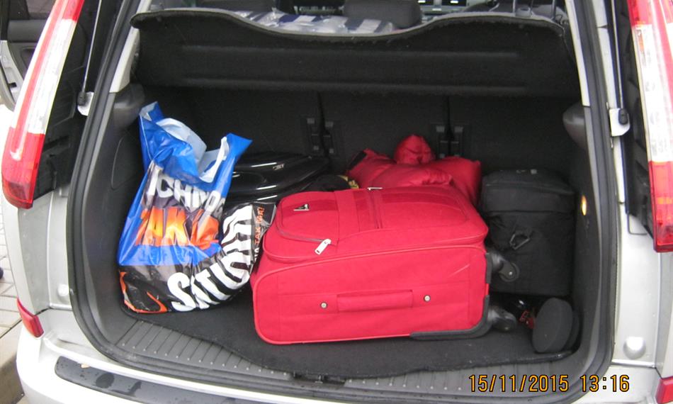 2015-11-16-944zavazadlový prostor .JPG